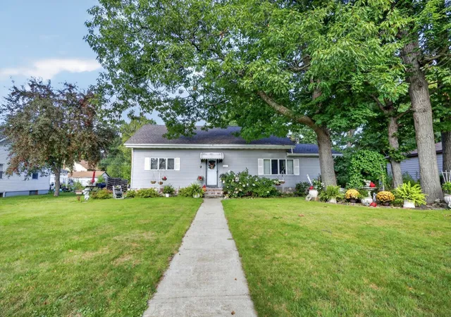Photo 3 of Single family home for sale at 316 Congdon St, Coleraine, MN 55722 | MLS# 7144408 | Listing updated on 2026-09-25
