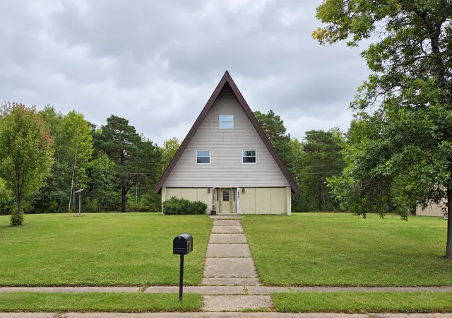 Photo 2 of Single family home for sale at 500 Coventry Rd, Hoyt Lakes, MN 55750 | MLS# 7144432 | Listing updated on 2026-09-19