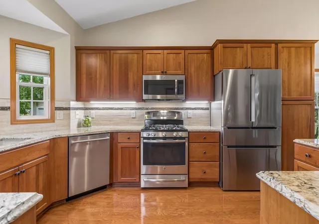 Photo 4 of Single family home for sale at 516 Holly Ln N, Saint Paul, MN 55128 | MLS# 7144435 | Listing updated on 2026-09-19
