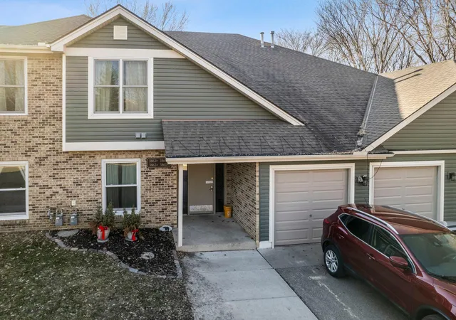 Photo 3 of Condo for sale at 3861 Gold Point #B, Saint Paul, MN 55122 | MLS# 7144451 | Listing updated on 2026-09-18