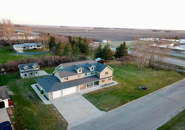 Photo 2 of Single family home for sale at 310 7th Street Sw, Roseau, MN 56751 | MLS# 7144453 | Listing updated on 2026-09-16