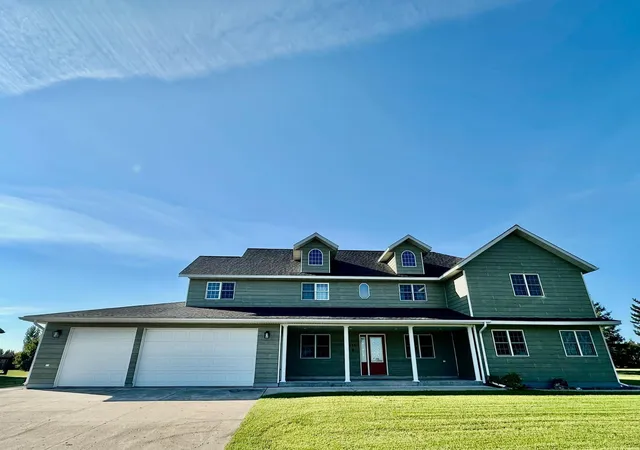 Photo 3 of Single family home for sale at 310 7th Street Sw, Roseau, MN 56751 | MLS# 7144453 | Listing updated on 2026-09-16