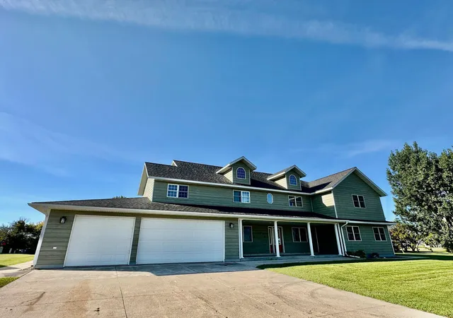 Photo 3 of Single family home for sale at 310 7th Street SW, Roseau, MN 56751 | MLS# 7144453 | Listing updated on 2026-09-16