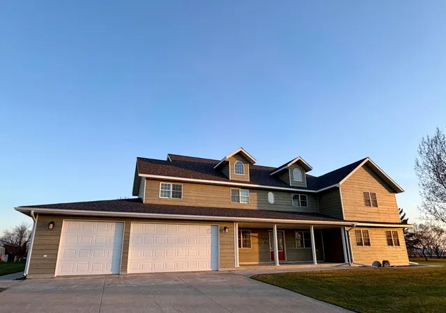 Photo 4 of Single family home for sale at 310 7th Street SW, Roseau, MN 56751 | MLS# 7144453 | Listing updated on 2026-09-16