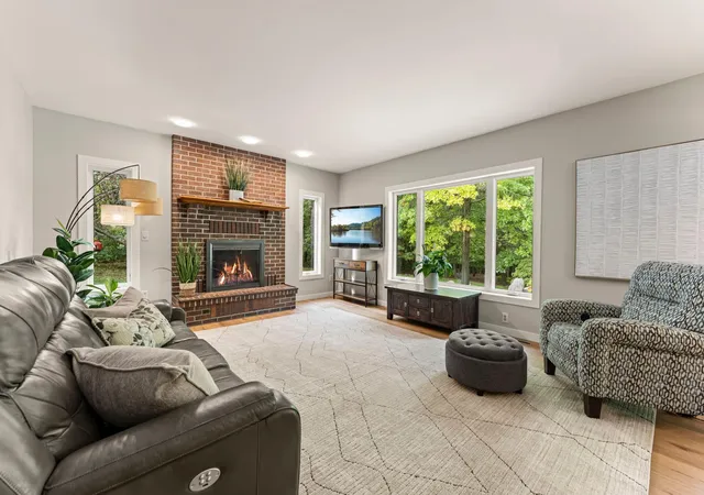 Photo 3 of Sale Pending at 940 Trail Ct, Eagan, MN 55123 | MLS# 7144467 | Listing updated on 2026-10-19
