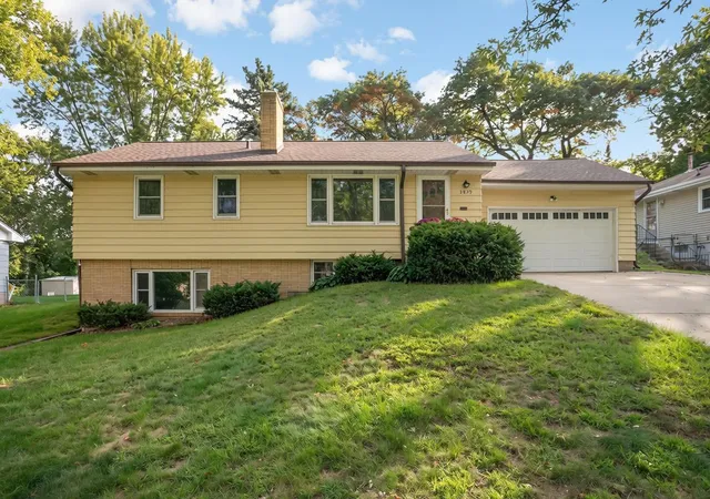 Photo 1 of Sale Pending at 3829 Oak St N, Minneapolis, MN 55429 | MLS# 7144481 | Listing updated on 2026-10-10