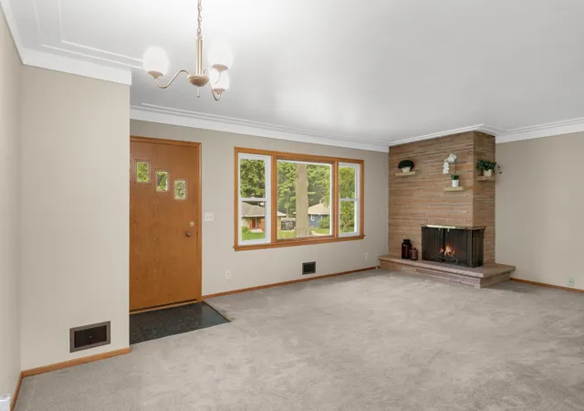 Photo 3 of Sale Pending at 3829 Oak St N, Minneapolis, MN 55429 | MLS# 7144481 | Listing updated on 2026-10-10