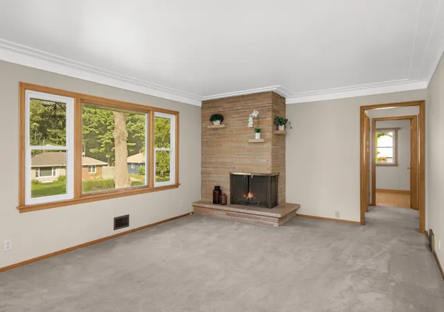 Photo 4 of Sale Pending at 3829 Oak St N, Minneapolis, MN 55429 | MLS# 7144481 | Listing updated on 2026-10-10