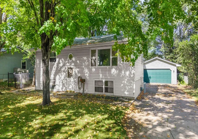 Photo 1 of Single family home for sale at 324 11th Avenue Sw, Cambridge, MN 55008 | MLS# 7144482 | Listing updated on 2026-09-21
