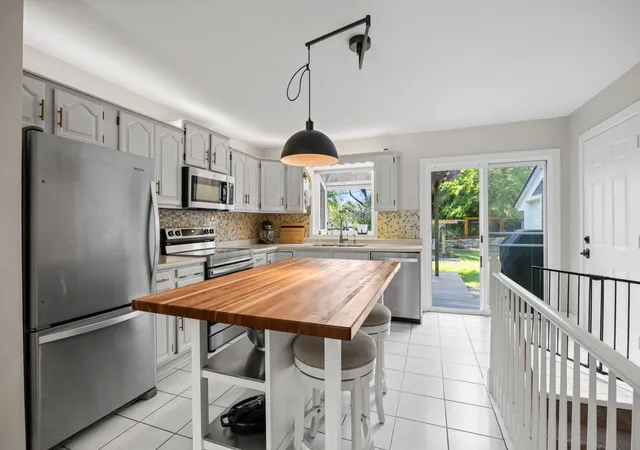 Photo 4 of Sale Pending at 3904 Brunswick Ave S, Minneapolis, MN 55416 | MLS# 7144491 | Listing updated on 2026-10-01