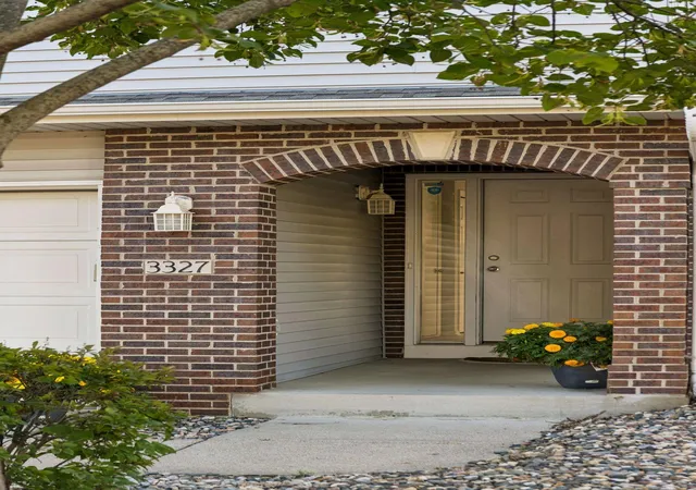 Photo 3 of Single family home for sale at 3327 Glynwater Trl Nw, Prior Lake, MN 55372 | MLS# 7144495 | Listing updated on 2026-09-28