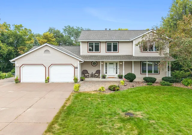 Photo 4 of Single family home for sale at 7640 Bowman Ct, Inver Grove Heights, MN 55076 | MLS# 7144501 | Listing updated on 2026-09-22