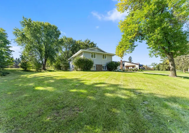 Photo 3 of Single family home for sale at 8989 Lake Jane Trl N, Lake Elmo, MN 55042 | MLS# 7144567 | Listing updated on 2026-10-10