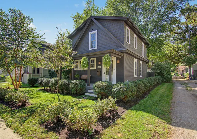 Photo 3 of Single family home for sale at 831 Fairview Ave N, Saint Paul, MN 55104 | MLS# 7144571 | Listing updated on 2026-09-19