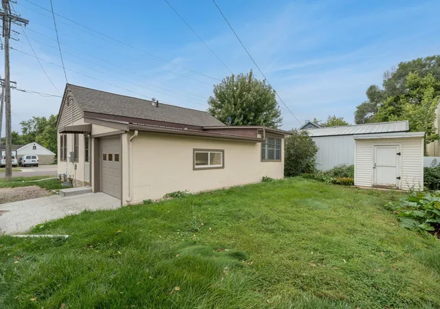 Photo 3 of Sale Pending at 212 E Rock St, Mankato, MN 56001 | MLS# 7144583 | Listing updated on 2026-09-22