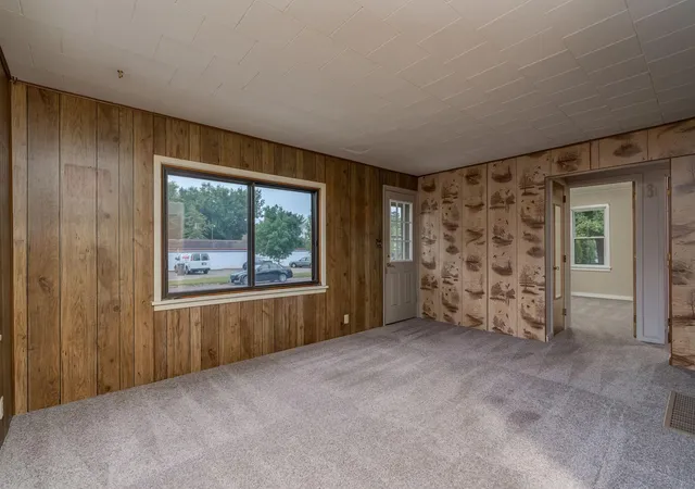 Photo 3 of Sale Pending at 212 E Rock St, Mankato, MN 56001 | MLS# 7144583 | Listing updated on 2026-09-22