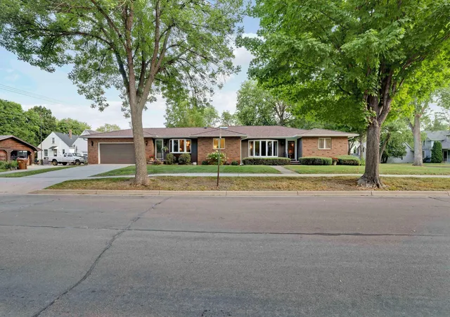 Photo 1 of Single family home for sale at 611 E Sheridan Ave, Montevideo, MN 56265 | MLS# 7144606 | Listing updated on 2026-09-17