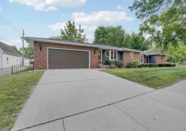 Photo 3 of Single family home for sale at 611 E Sheridan Ave, Montevideo, MN 56265 | MLS# 7144606 | Listing updated on 2026-09-17