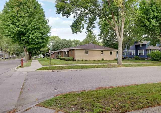Photo 3 of Single family home for sale at 611 E Sheridan Ave, Montevideo, MN 56265 | MLS# 7144606 | Listing updated on 2026-09-17