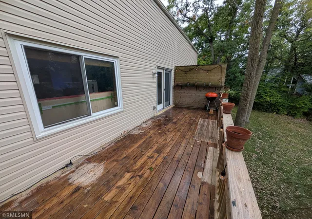 Photo 3 of Single family home for sale at 1517 N Innsbruck Dr, Minneapolis, MN 55432 | MLS# 7144652 | Listing updated on 2026-10-05