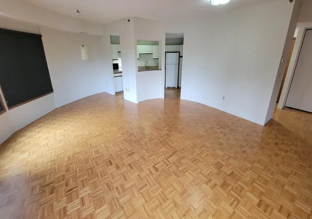 Listing Photo 5 - Condo for sale in building located at 3151 Dean Ct, Minneapolis, MN 55416 - Unit #B404