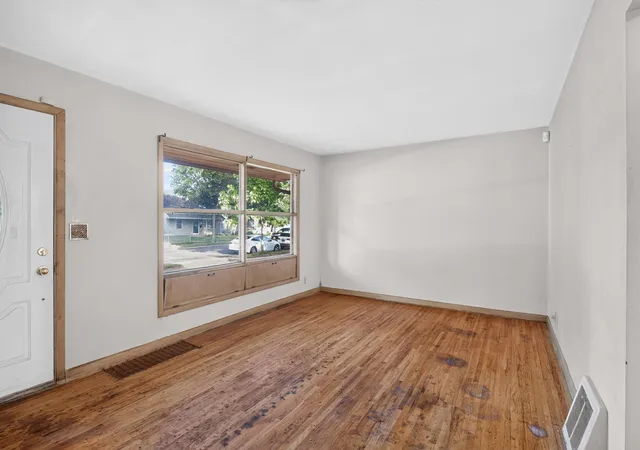 Photo 4 of Single family home for sale at 5242 James Ave N, Minneapolis, MN 55430 | MLS# 7144672 | Listing updated on 2026-09-17