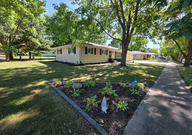 Photo 1 of Single family home for sale at 302 10th Street Se, Barnesville, MN 56514 | MLS# 7144680 | Listing updated on 2026-09-18