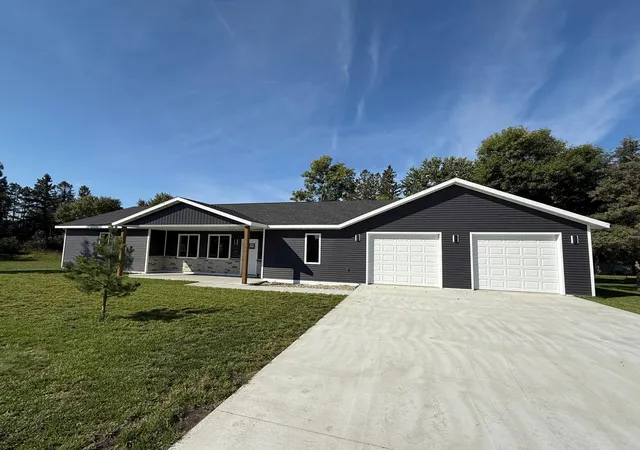 Photo 3 of Single family home for sale at 722 Dandrew Ln, Detroit Lakes, MN 56501 | MLS# 7144702 | Listing updated on 2026-09-17