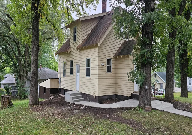 Photo 3 of Single family home for sale at 329 W Birch Ave, Fergus Falls, MN 56537 | MLS# 7144703 | Listing updated on 2026-09-20