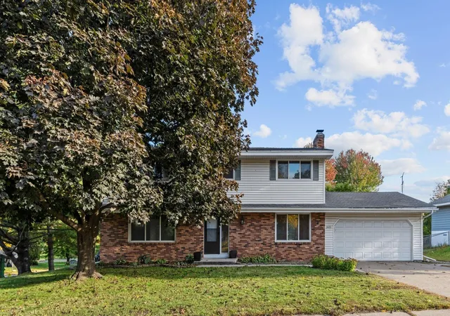 Photo 1 of Single family home for sale at 2600 River Hills Dr, Burnsville, MN 55337 | MLS# 7144706 | Listing updated on 2026-10-19