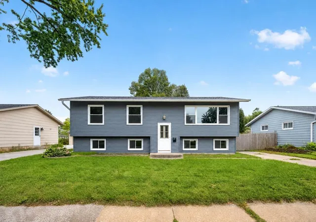 Single family home for sale at 1620 9th Avenue SE, Rochester, MN 55904 | MLS# 7144733