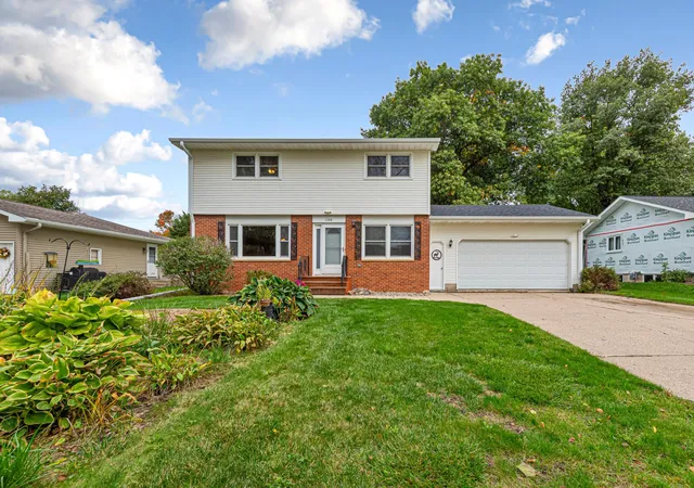 Photo 1 of Single family home for sale at 1100 Mitchell Dr, Faribault, MN 55021 | MLS# 7144771 | Listing updated on 2026-10-03