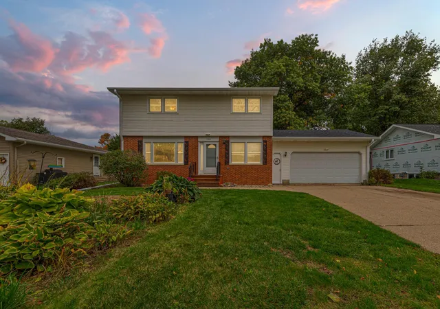 Photo 2 of Single family home for sale at 1100 Mitchell Dr, Faribault, MN 55021 | MLS# 7144771 | Listing updated on 2026-10-03