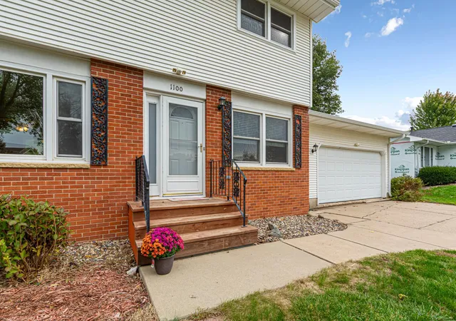 Photo 4 of Single family home for sale at 1100 Mitchell Dr, Faribault, MN 55021 | MLS# 7144771 | Listing updated on 2026-10-03