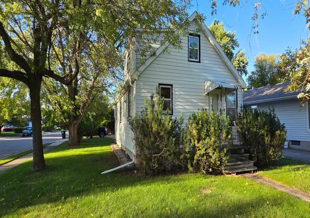 Photo 1 of Single family home for sale at 1121 9th Avenue, International Falls, MN 56649 | MLS# 7144787 | Listing updated on 2026-09-16