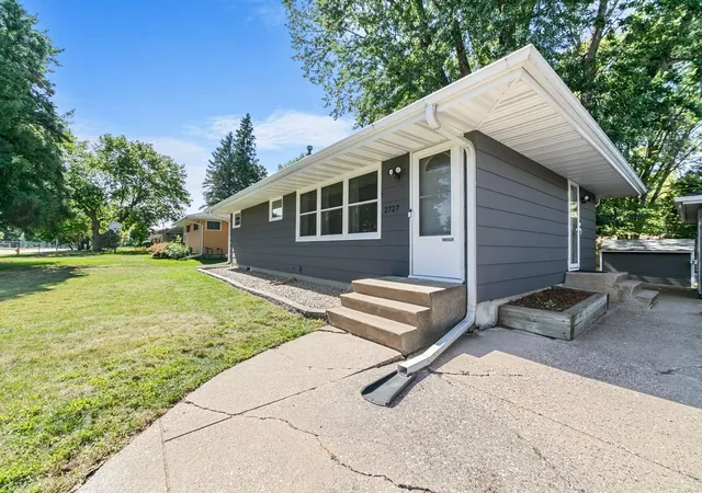 Photo 1 of Single family home for sale at 2727 Woodbridge St, Saint Paul, MN 55113 | MLS# 7144801 | Listing updated on 2026-10-06