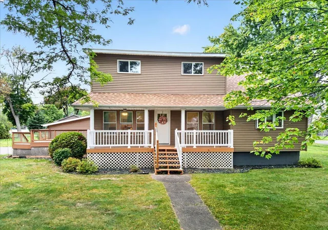 Photo 2 of Single family home for sale at 11800 Oak St, Chisago City, MN 55013 | MLS# 7144822 | Listing updated on 2026-10-20