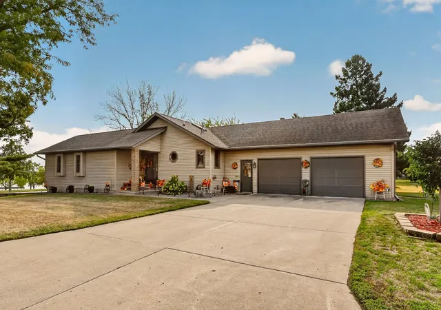 Photo 1 of Single family home for sale at 311 W Iowa St, Lake City, MN 55041 | MLS# 7144823 | Listing updated on 2026-10-05