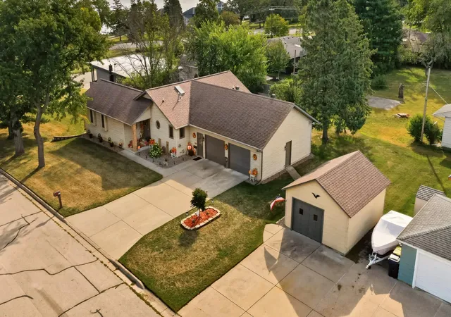 Photo 2 of Single family home for sale at 311 W Iowa St, Lake City, MN 55041 | MLS# 7144823 | Listing updated on 2026-10-05