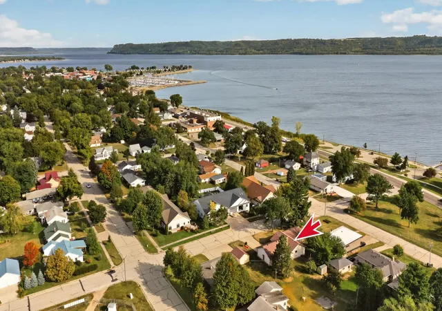 Photo 3 of Single family home for sale at 311 W Iowa St, Lake City, MN 55041 | MLS# 7144823 | Listing updated on 2026-10-05
