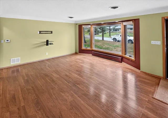 Photo 2 of Single family home for sale at 781 Iowa Ave E, Saint Paul, MN 55106 | MLS# 7144834 | Listing updated on 2026-09-20