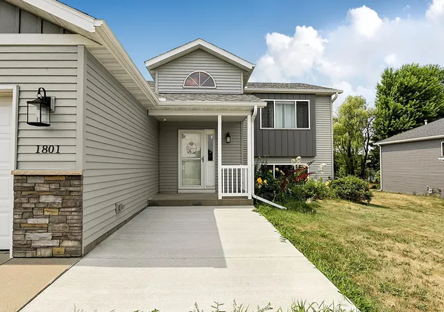Photo 2 of Single family home for sale at 1801 Eastern Star Loop, Sauk Rapids, MN 56379 | MLS# 7144861 | Listing updated on 2026-09-29