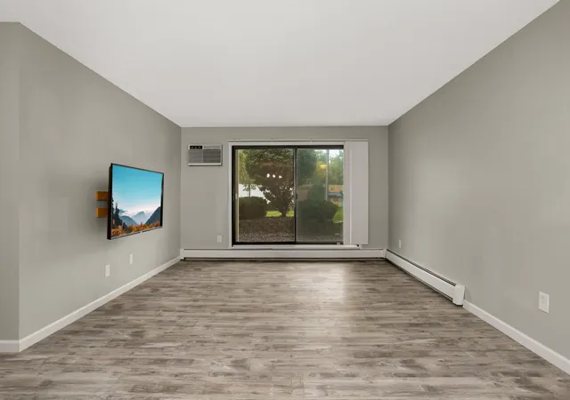 Listing Photo 4 - Condo for sale in building located at 3914 Foss Rd, St. Anthony, MN 55421 - Unit #101