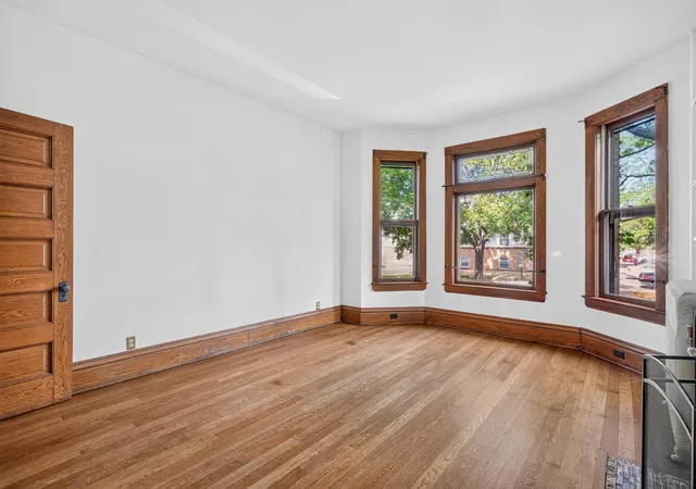 Photo 4 of Condo for sale at 434 Laurel Ave #2E, Saint Paul, MN 55102 | MLS# 7144881 | Listing updated on 2026-09-25