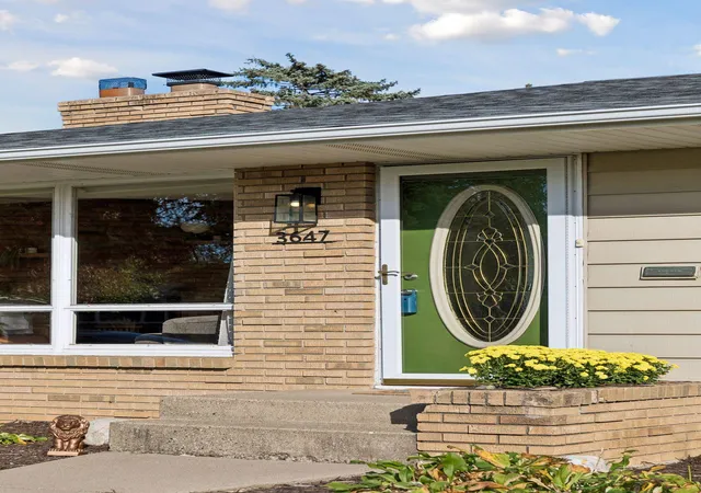 Photo 2 of Sale Pending at 3647 Buchanan St Ne, Minneapolis, MN 55418 | MLS# 7144892 | Listing updated on 2026-10-23