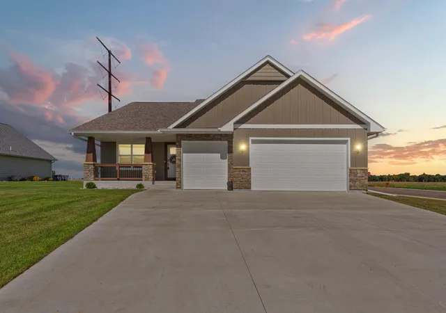 Photo 1 of Single family home for sale at 10 Sunset Ct, North Mankato, MN 56003 | MLS# 7144904 | Listing updated on 2026-09-19