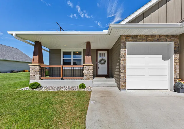 Photo 3 of Single family home for sale at 10 Sunset Ct, North Mankato, MN 56003 | MLS# 7144904 | Listing updated on 2026-09-19