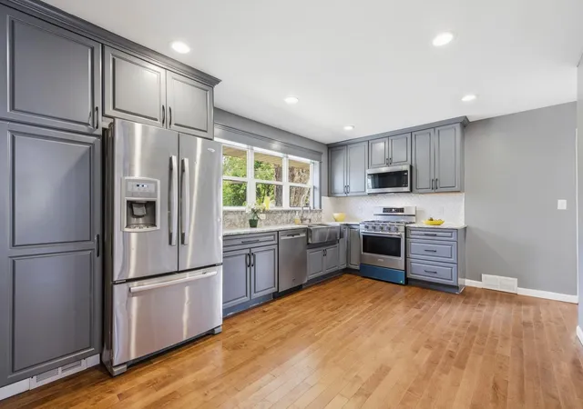 Photo 3 of Single family home for sale at 1476 Burns Ave, Saint Paul, MN 55106 | MLS# 7144918 | Listing updated on 2026-10-16