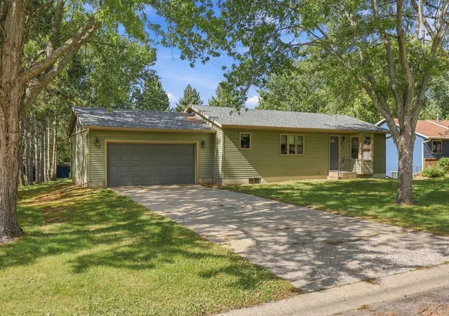 Photo 1 of Single family home for sale at 2015 Highview Dr, Sauk Rapids, MN 56379 | MLS# 7144942 | Listing updated on 2026-10-06