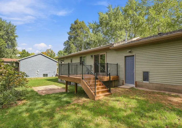 Photo 3 of Single family home for sale at 2015 Highview Dr, Sauk Rapids, MN 56379 | MLS# 7144942 | Listing updated on 2026-10-06